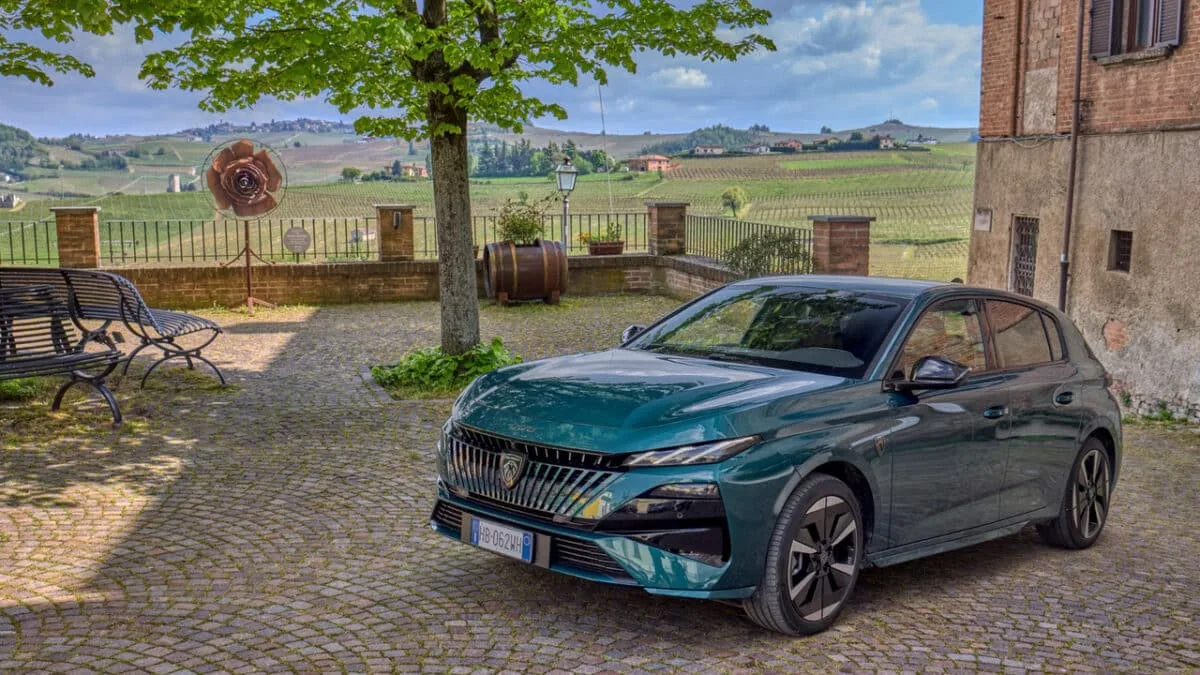 Peugeot E-308: comfort e autonomia per la mobilità elettrica quotidiana