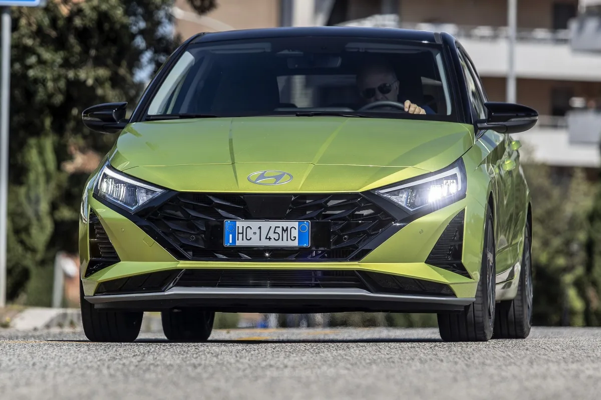 Hyundai i20 2026: la compatta con motore 1.0 T-GDi e nuovi allestimenti