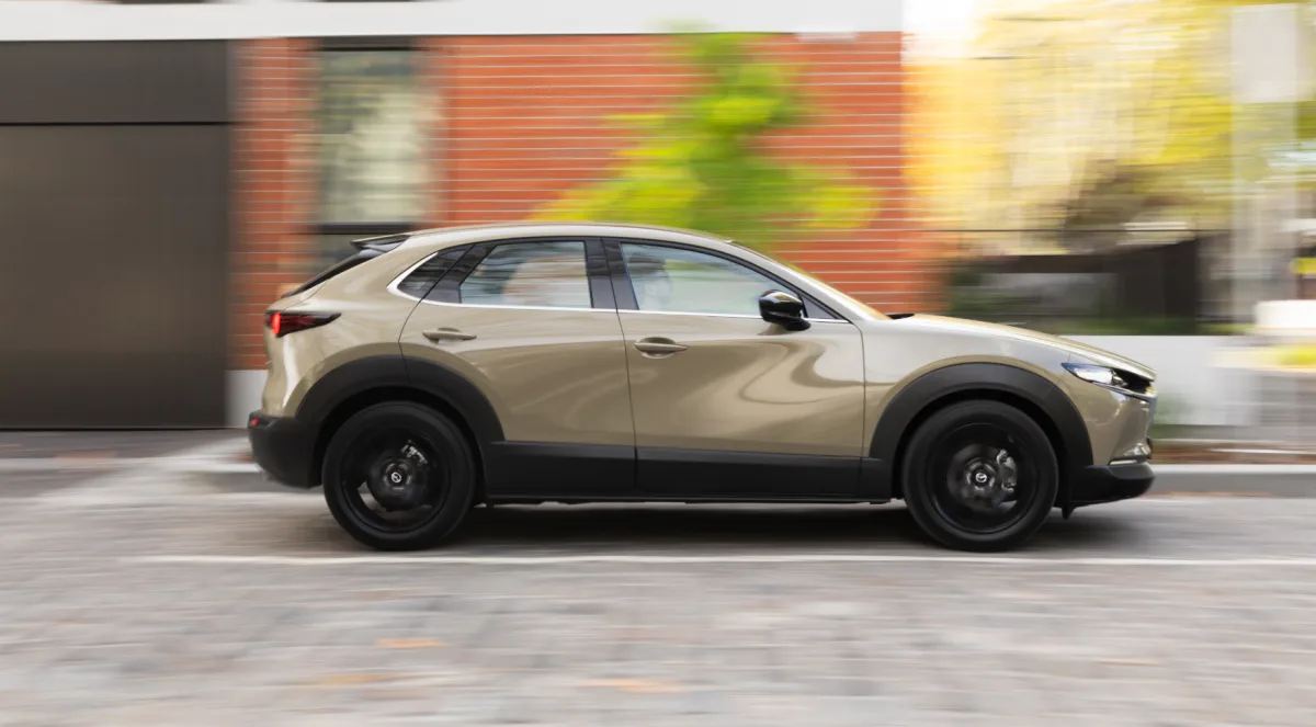 Mazda CX-30 2027: allestimenti Makoto e Homura Plus, prezzi da 24.950 euro
