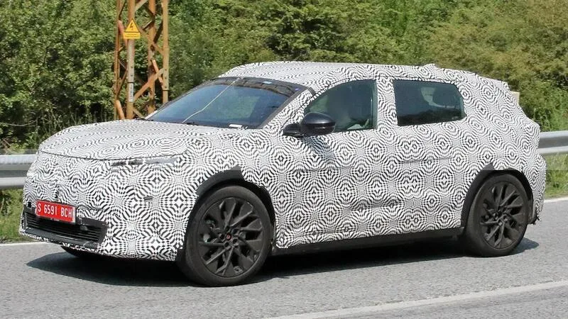 Renault Scenic E-Tech 2027: il restyling dell'elettrica in arrivo