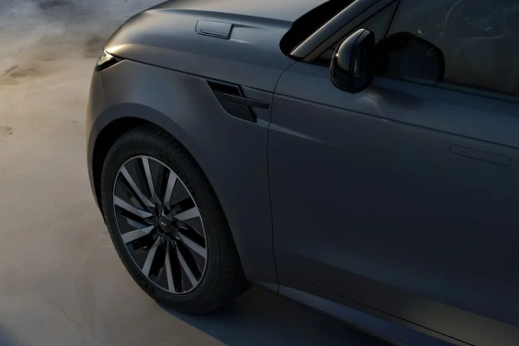 Range Rover Sport Elettrica: debutto entro fine 2026 con 550 CV