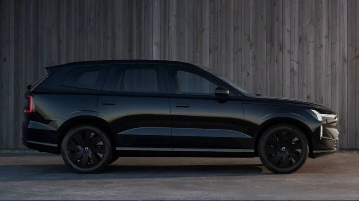 Volvo EX90 Black Edition: eleganza oscura e motori elettrici da 456 a 680 CV