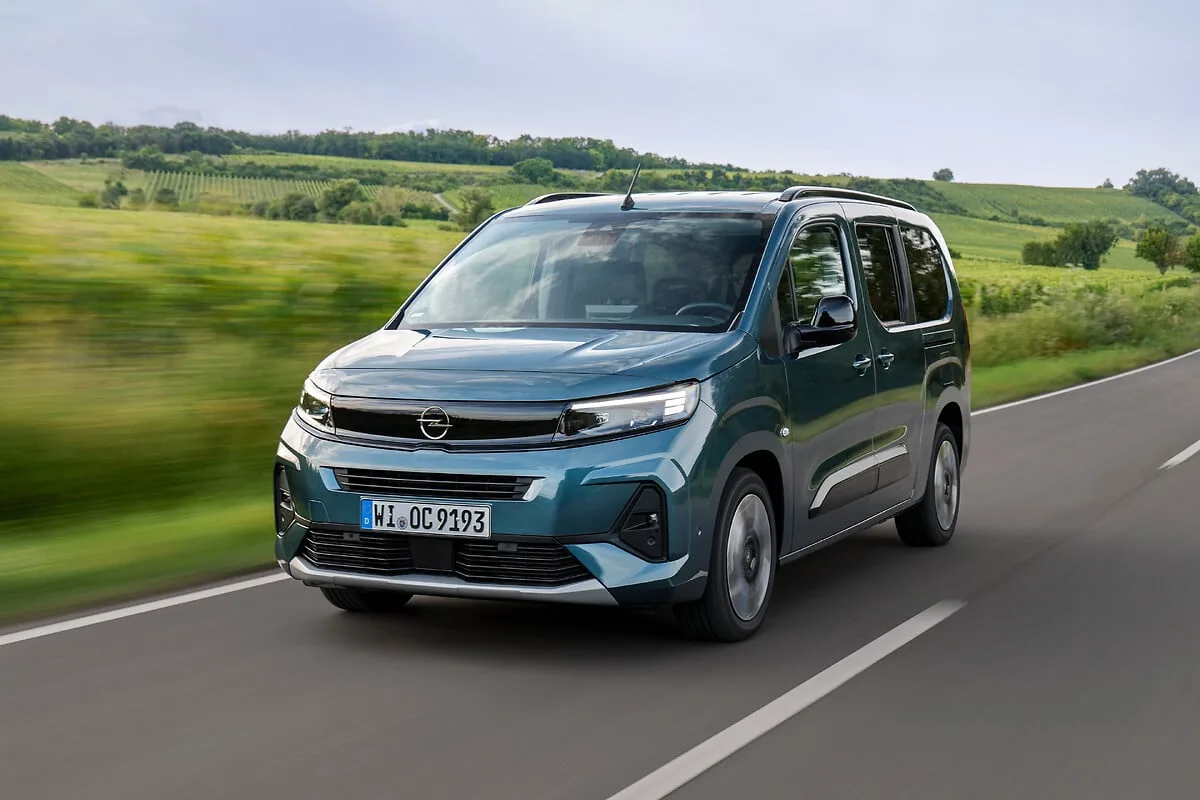 Opel Combo a benzina: motore 1.2 da 110 CV, prezzi e allestimenti