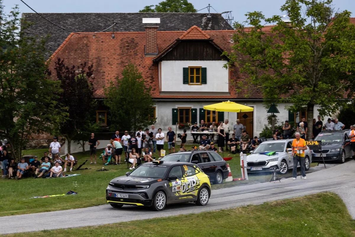 Opel Mokka GSE Rally: prima storica, elettrica completa tutto il rally