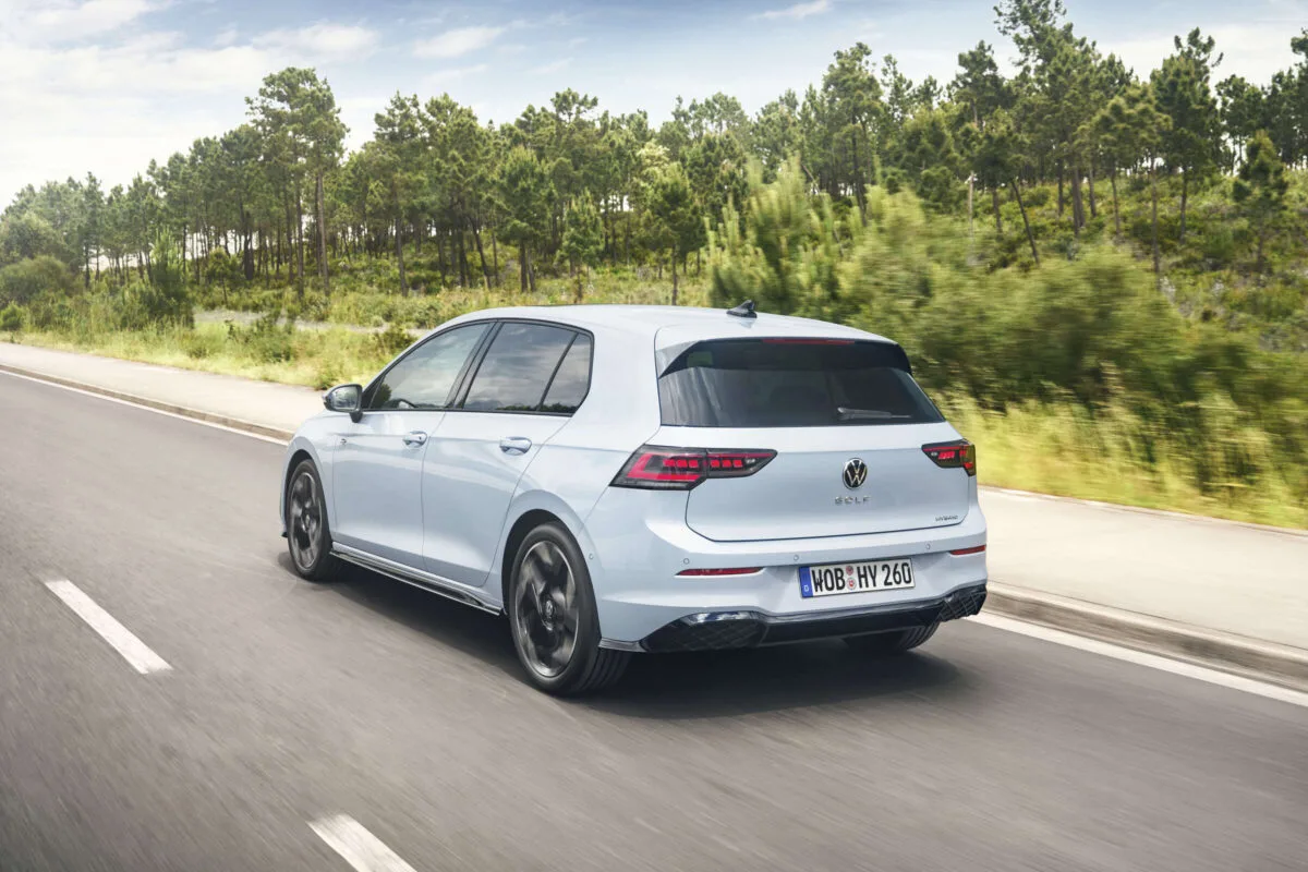 VOLKSWAGEN Golf — Nuovo Volkswagen Golf e T-Roc Hybrid: 170 CV senza ricarica esterna