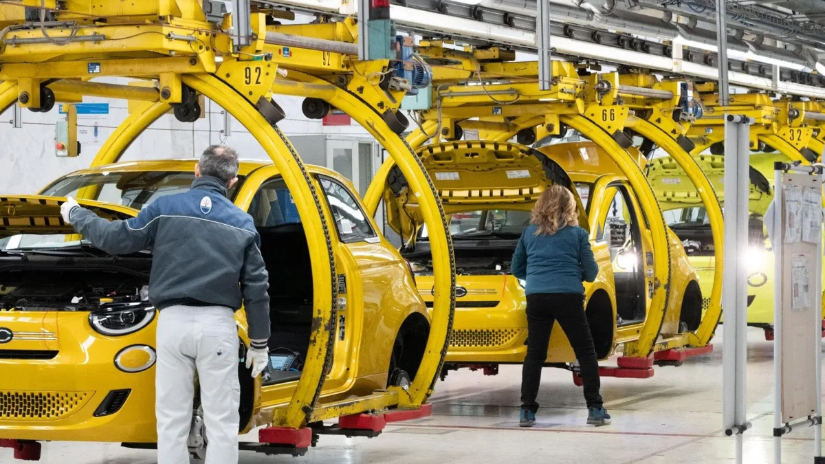 Fiat 500 ibrida: produzione ferma a Mirafiori, domanda in calo e incertezza