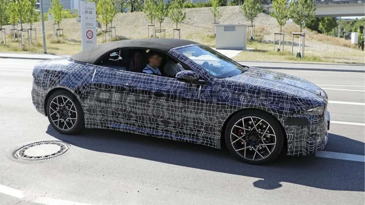 BMW i4 Cabrio: la cabrio elettrica si mostra nelle prime foto spia