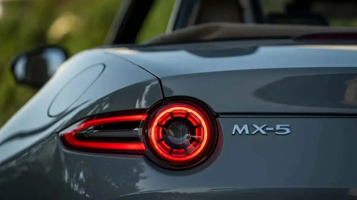 Mazda MX-5 elettrica confermata dal CEO: peso piuma e debutto nel 2028