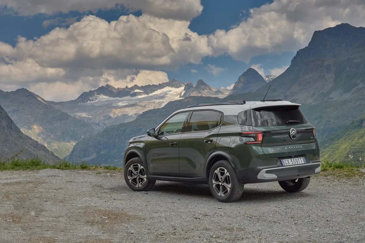 CITROEN C3 — Citroën C3 Aircross Hybrid: dal traffico urbano al valico più alto d’Europa