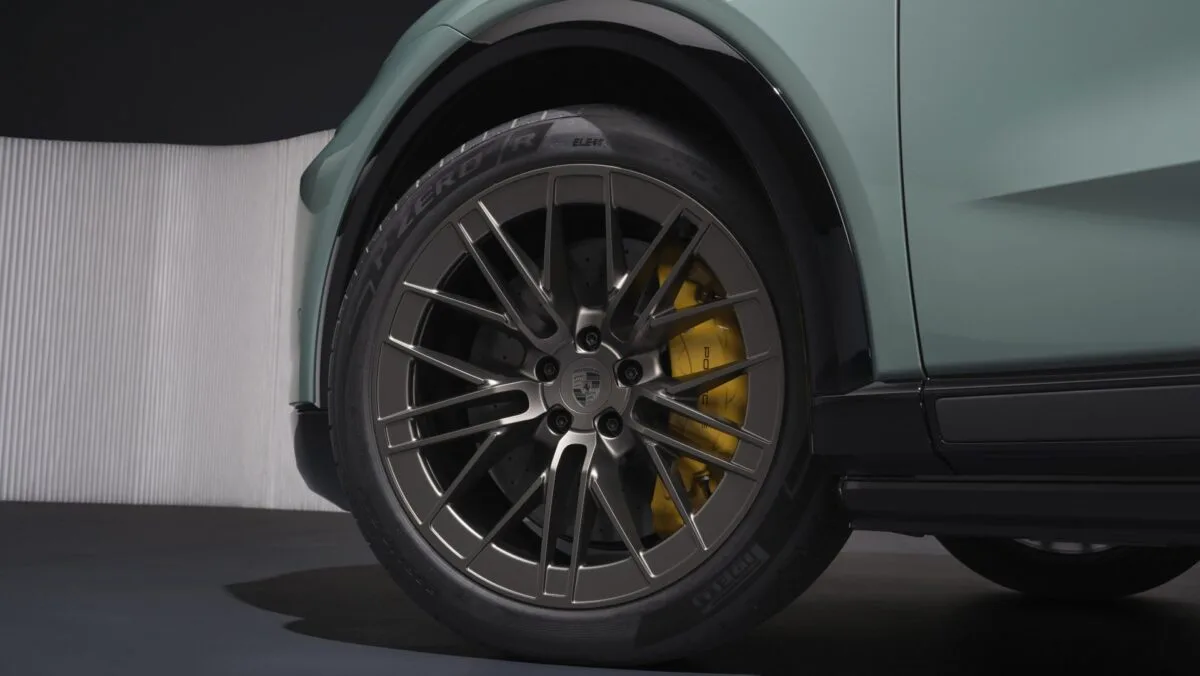 Pneumatici su misura per Porsche Cayenne Electric: l’innovazione Pirelli