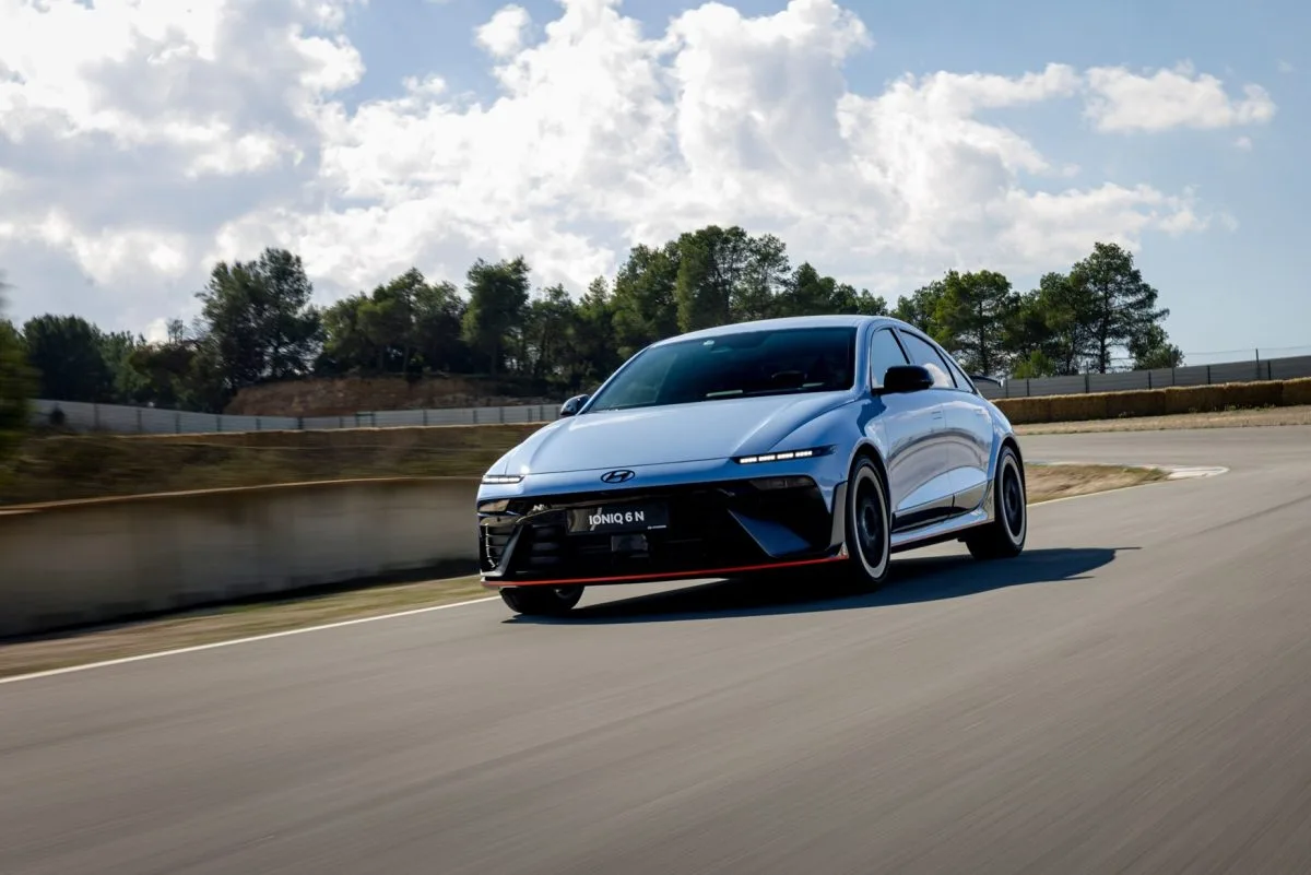 Hyundai IONIQ 6 N: ordinabile in Italia la sportiva elettrica da 650 CV