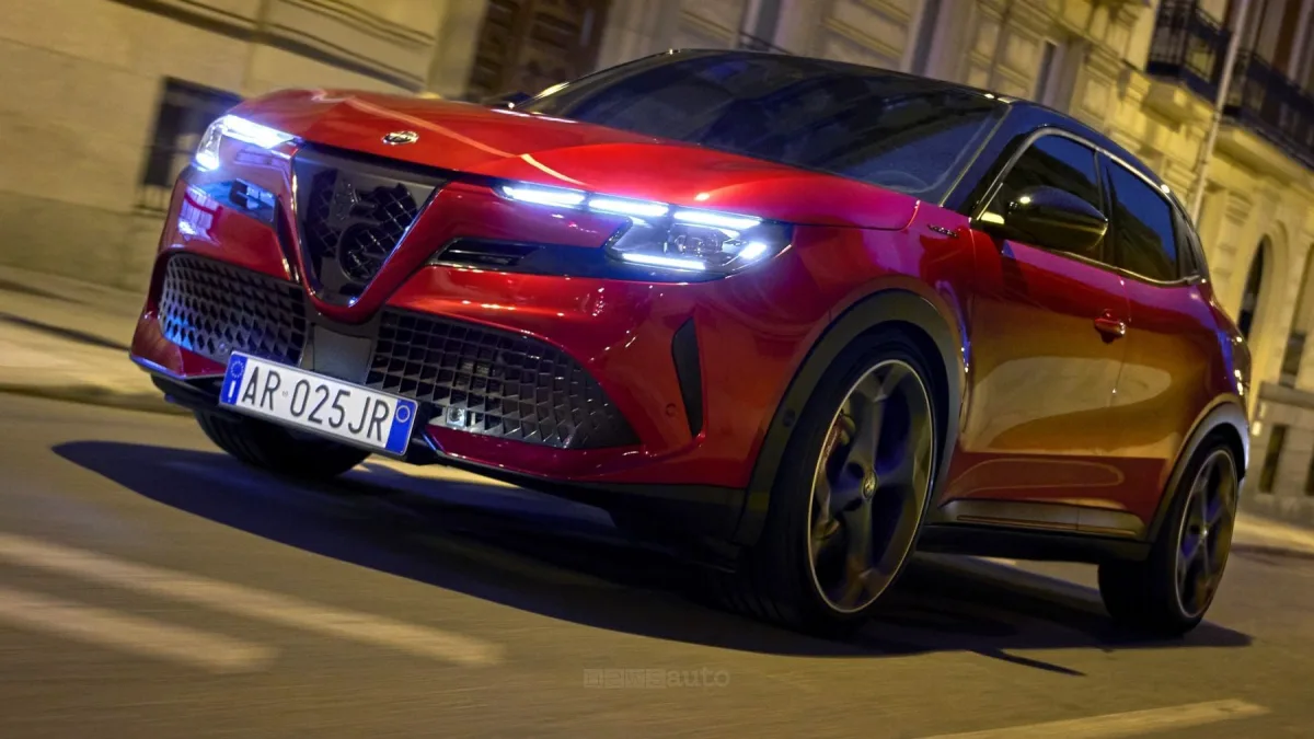 ALFA ROMEO Junior — Alfa Romeo Junior: nuove dotazioni di serie per Sprint e Ti