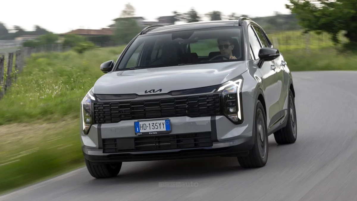 Kia Sportage Tri-Fuel: il SUV ibrido con GPL per ridurre i costi