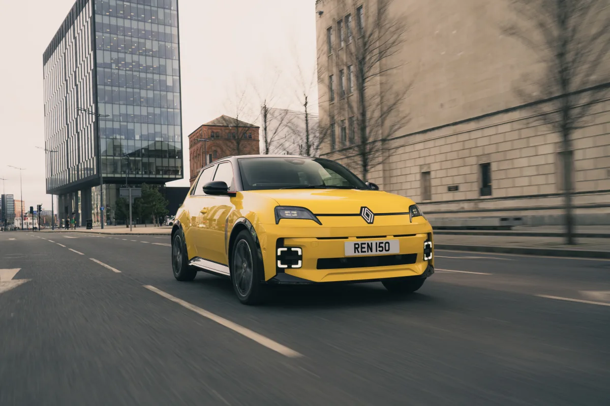 Renault 5 E-Tech 2026: Nuova versione da 110 CV e più autonomia