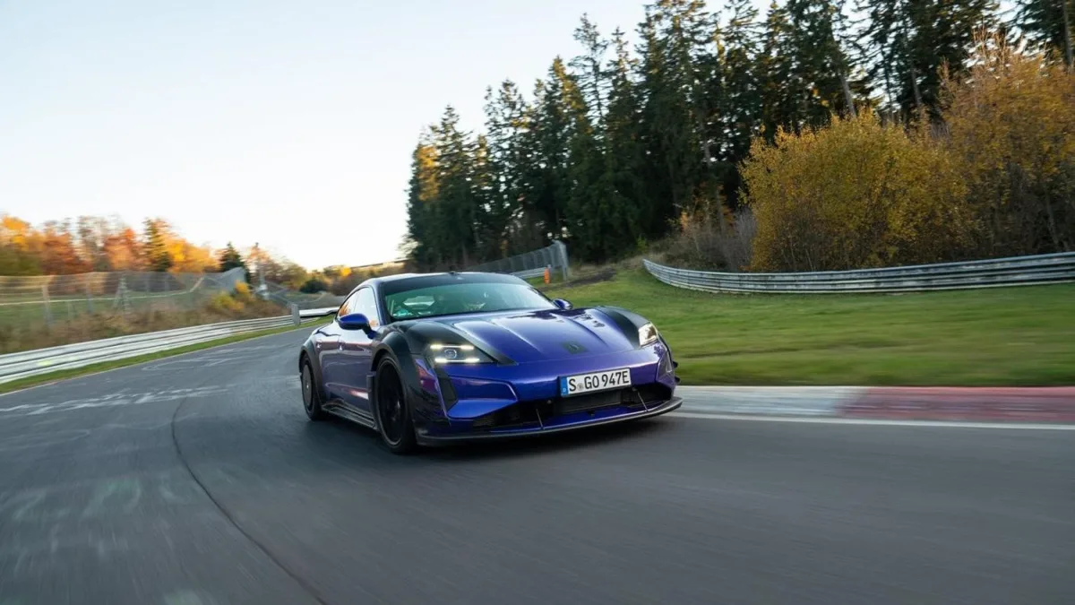 Porsche Taycan Turbo GT: il kit Manthey stabilisce nuovo record al Nürburgring
