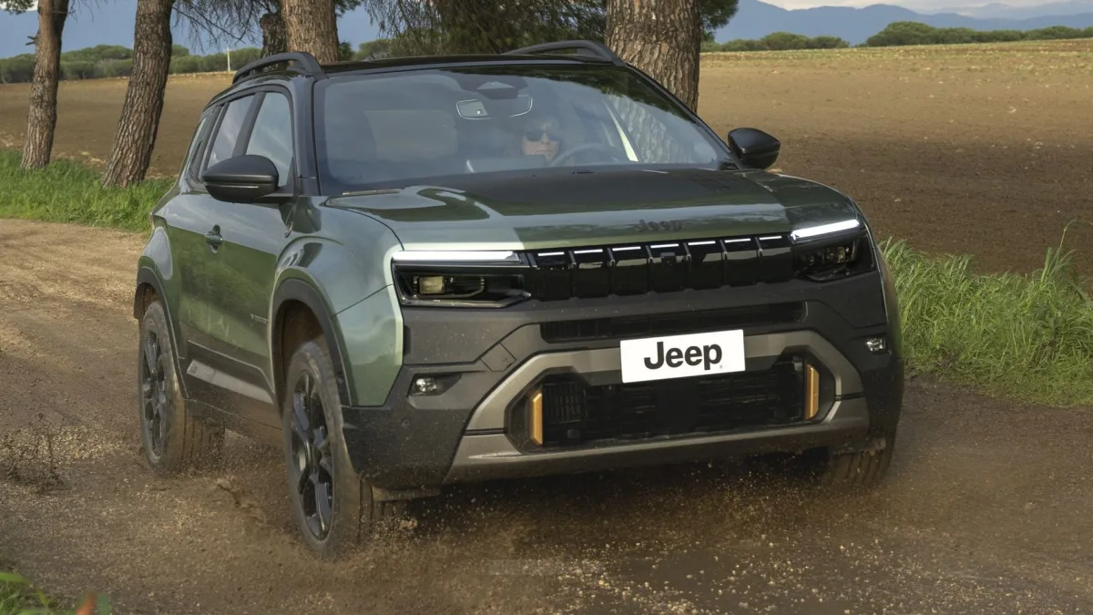 Jeep Avenger restyling 2026: tutti i motori e i prezzi in Italia