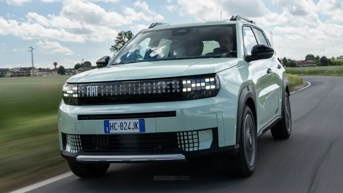 FIAT Grande Panda — Fiat Grande Panda Turbo 100: la benzina efficiente con 100 CV
