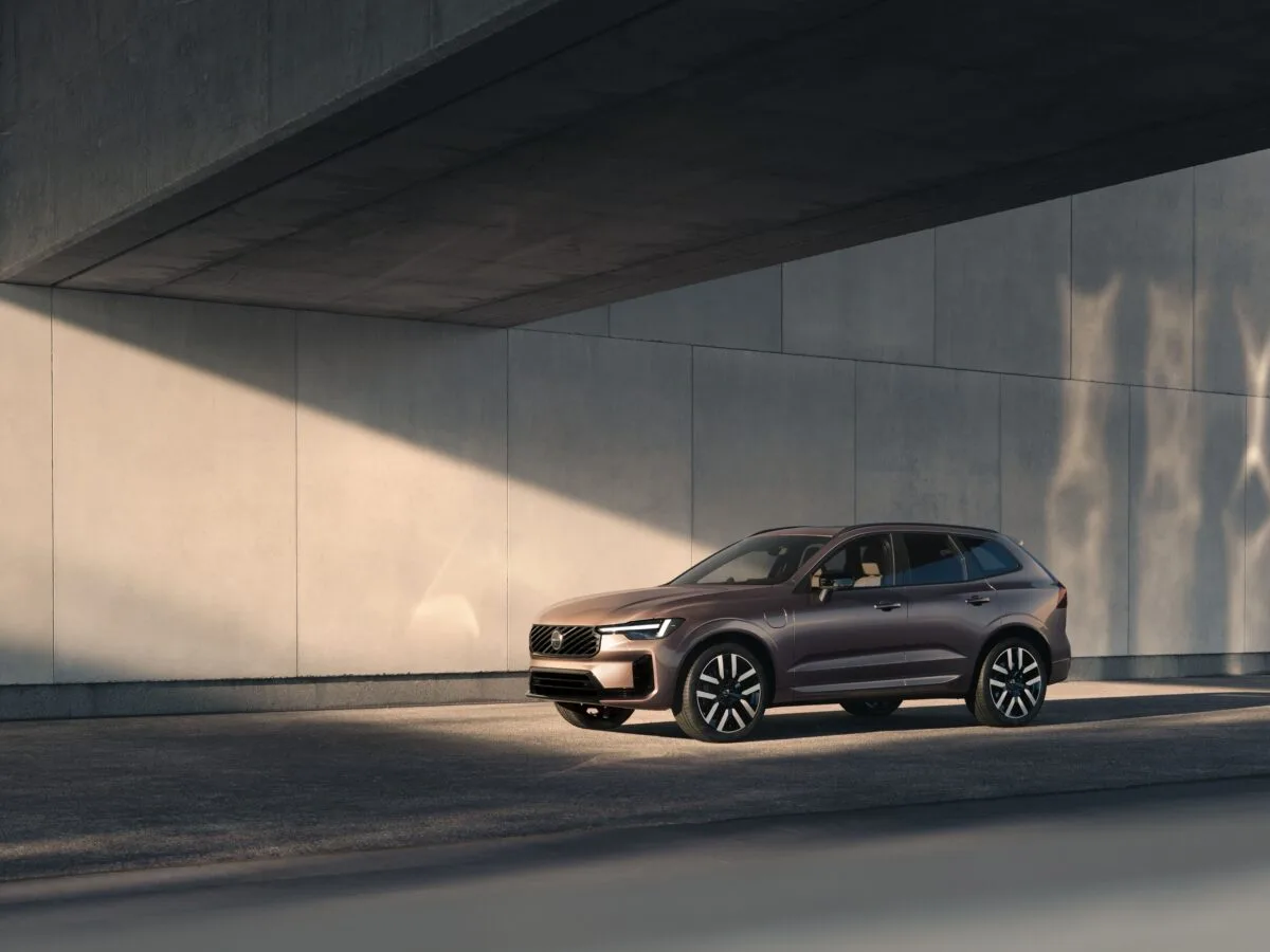Volvo XC60 si rinnova: plug-in hybrid con 200 km di autonomia elettrica