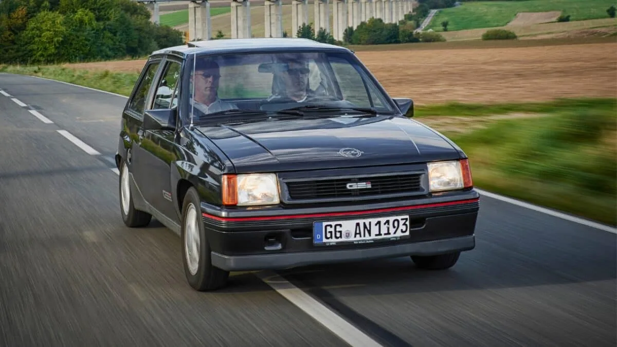 OPEL Corsa — Opel Corsa GSE: la sportività elettrica debutta a Parigi 2026