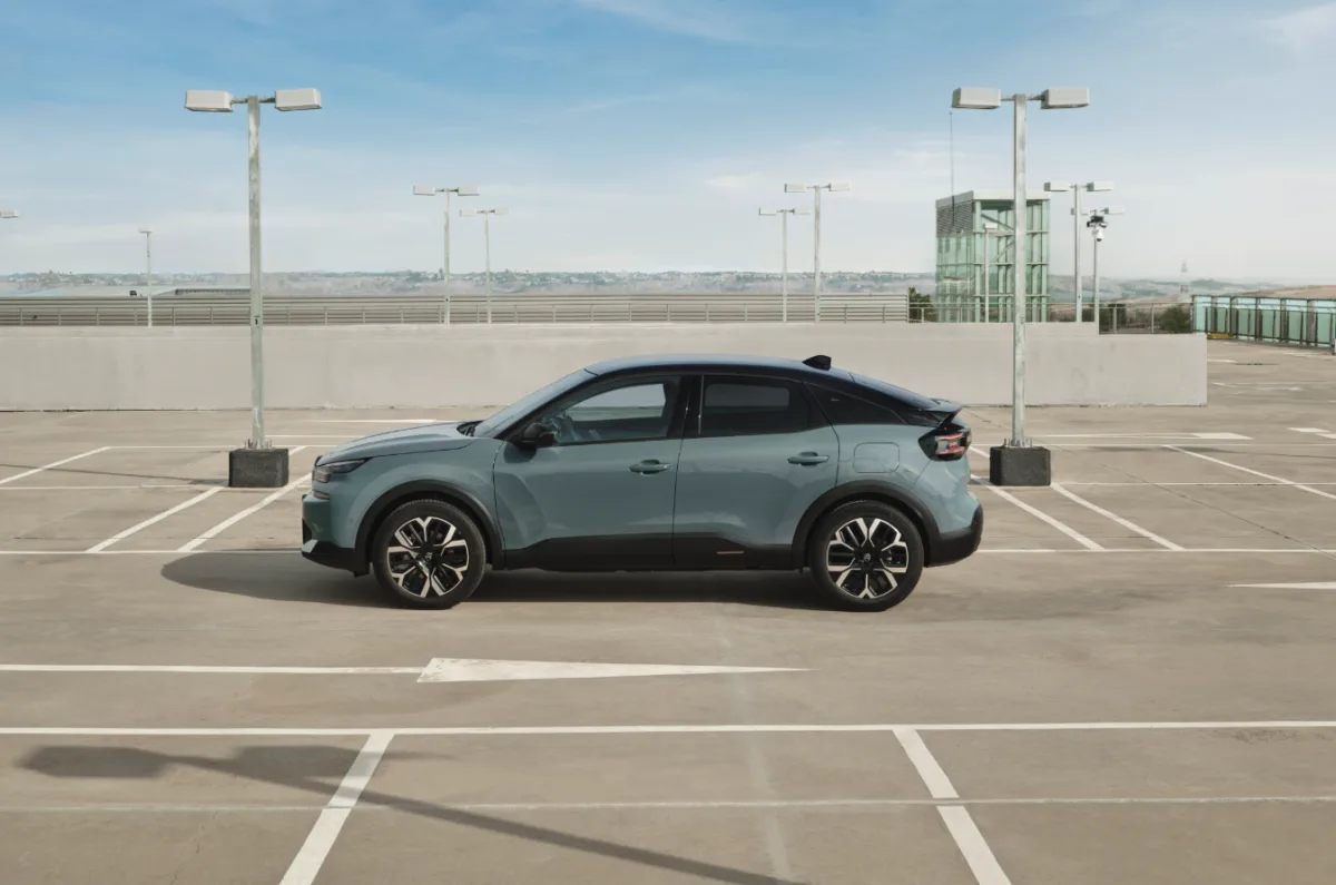 Nuova Citroën C4 2028: design più deciso e piattaforma STLA One